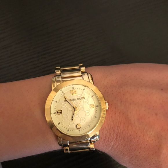 Michael Kors Gold Watch - Picture 4 of 6